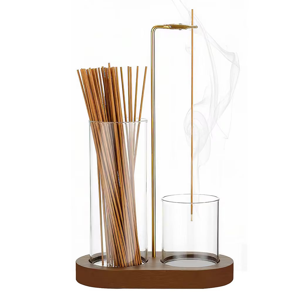 Portaincienso colgante con soporte dorado, recipientes de vidrio y base de madera