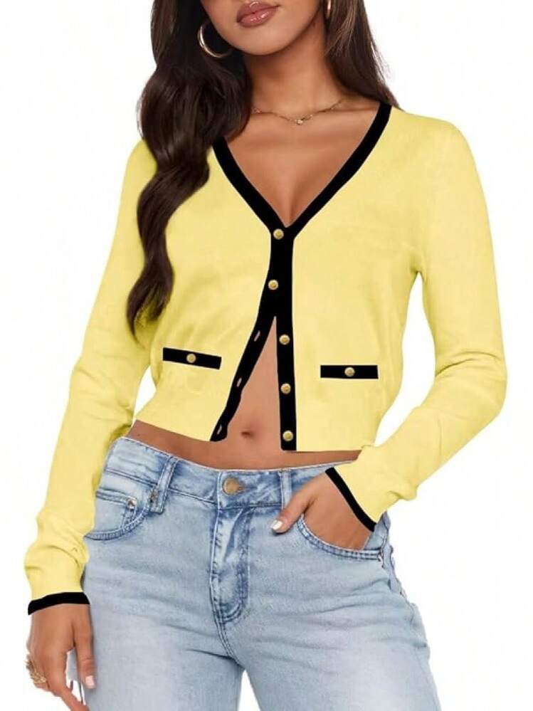 Cárdigan corto amarillo con bordes negros y botones