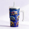 Vaso azul con asa, tapa y pajilla con diseño de camiones Monster Truck