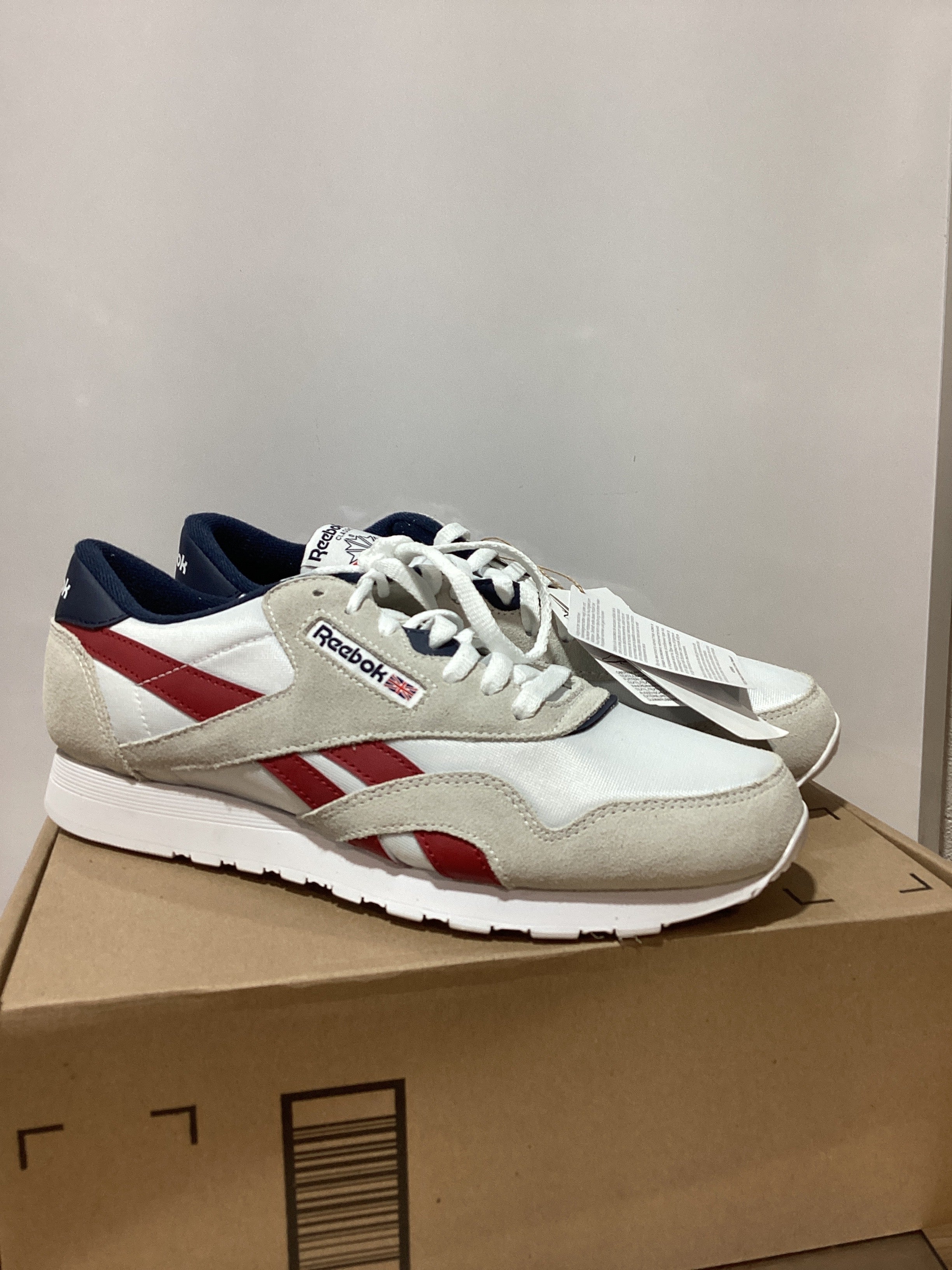 Tenis Reebok Classic Nylon para Hombre – Blanco, Rojo y Azul, Talla 44 EU
