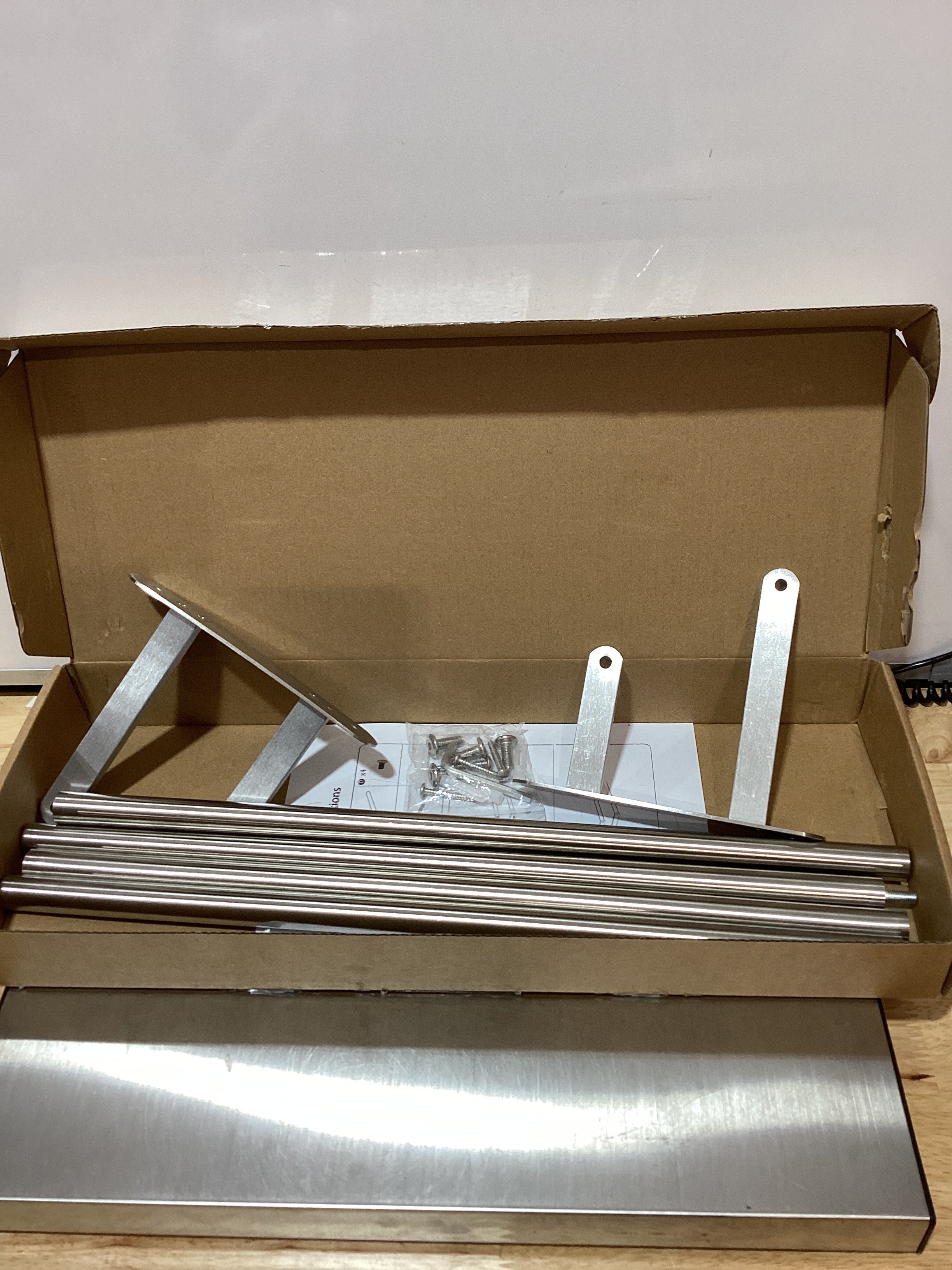 Toallero Doble de Pared 81 cm – Acero Inoxidable, Diseño Escalonado, Acabado Niquel Cepillado