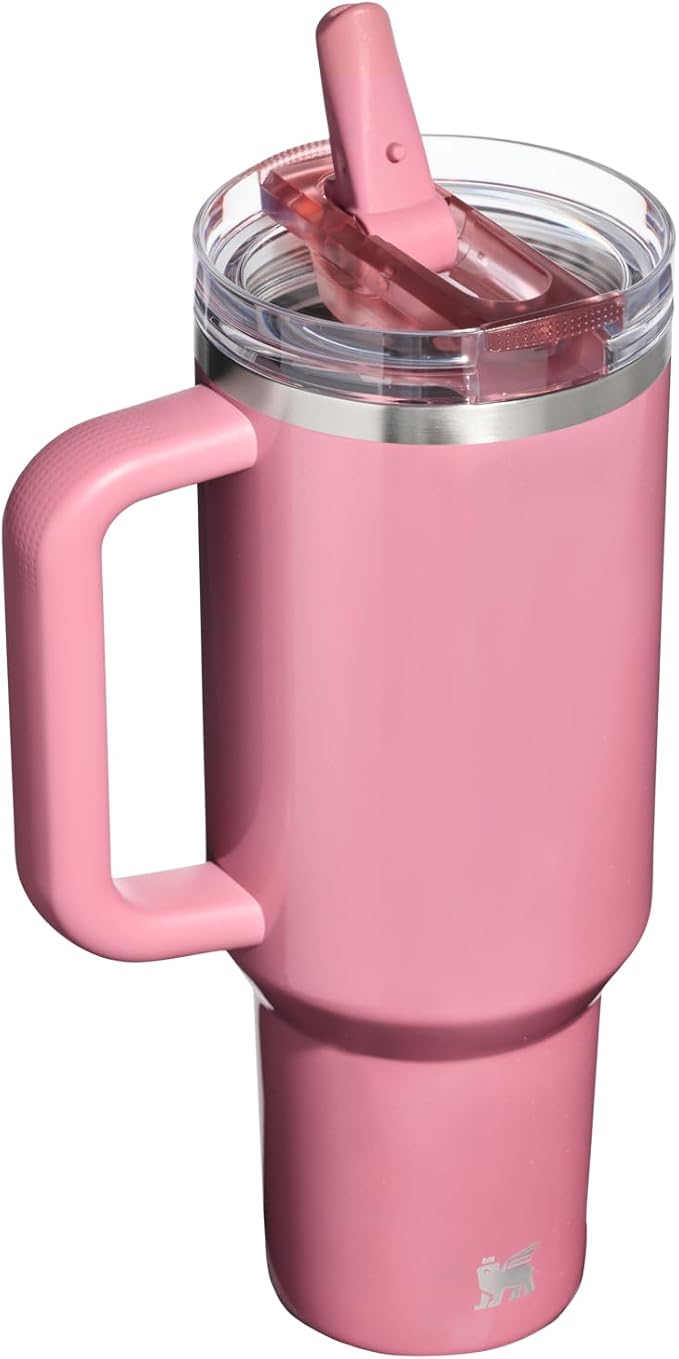Termo Stanley Quencher ProTour Flip Straw 40 oz – Tapa Antigoteo, Pajilla y Asa Integradas, Compatible con Portavasos, Acero Inoxidable, Sin BPA, Color Pink Mesa