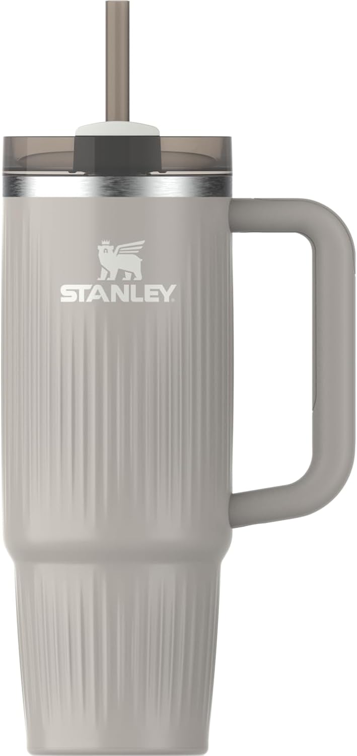 Vaso térmico STANLEY Quencher H2.0 con asa y pajita, 887 ml (30 oz) | Tapa Flowstate de 3 posiciones | Compatible con portavasos para viajes | Vaso de acero inoxidable con aislamiento térmico | Libre de BPA | Acabado brillante en color ceniza estriado