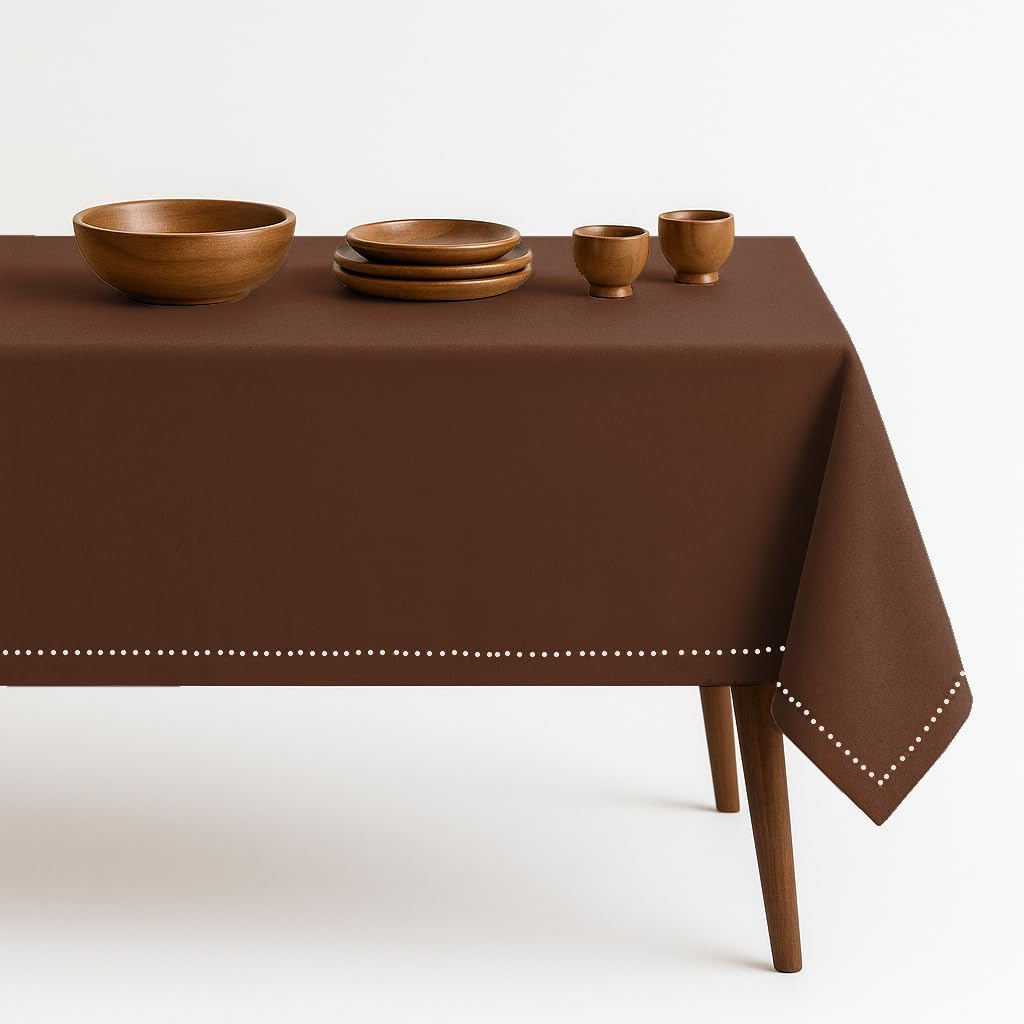 HEIRLOOM COMFORT Mantel de Algodon Cafe 60 x 84 pulgadas | Cubre Mesa para 6-8 Puestos | Suave, Duradero, Lavable y Resistente a Arrugas | Rectangular para Comedor y Fiestas
