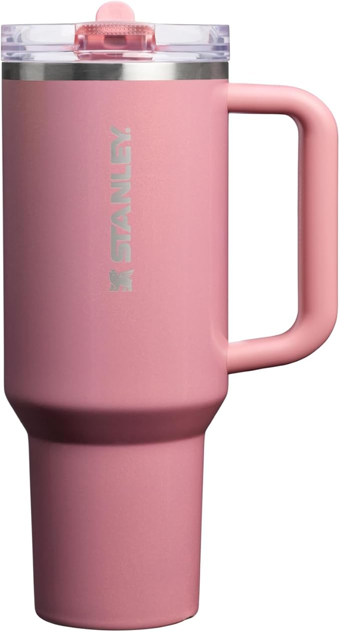 Termo Stanley Quencher ProTour Flip Straw 40 oz – Tapa Antigoteo, Pajilla y Asa Integradas, Compatible con Portavasos, Acero Inoxidable, Sin BPA, Color Pink Mesa