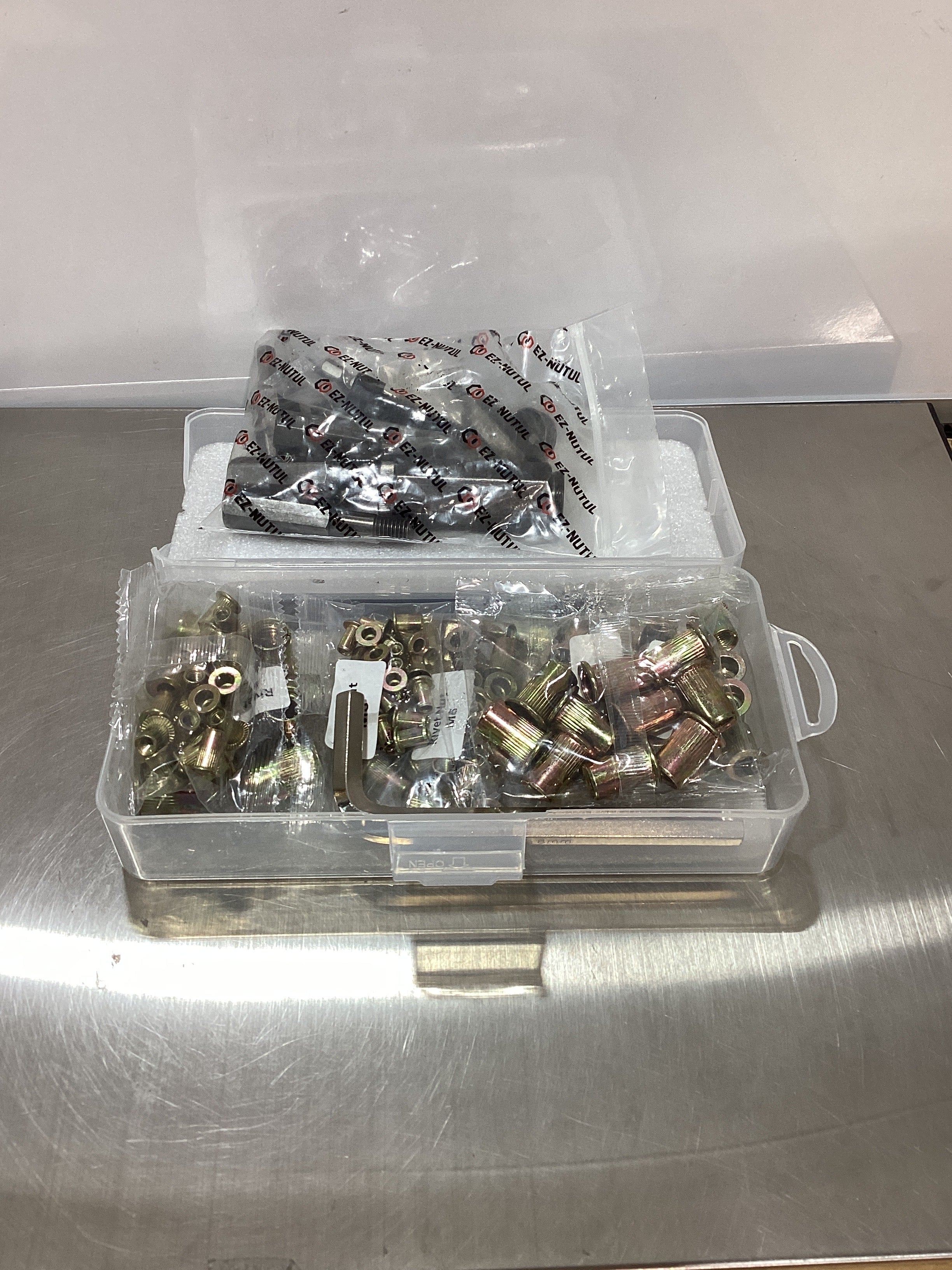 Kit de Remaches Roscados 120 Piezas – Herramienta Rivnut Métrica, Acero Galvanizado