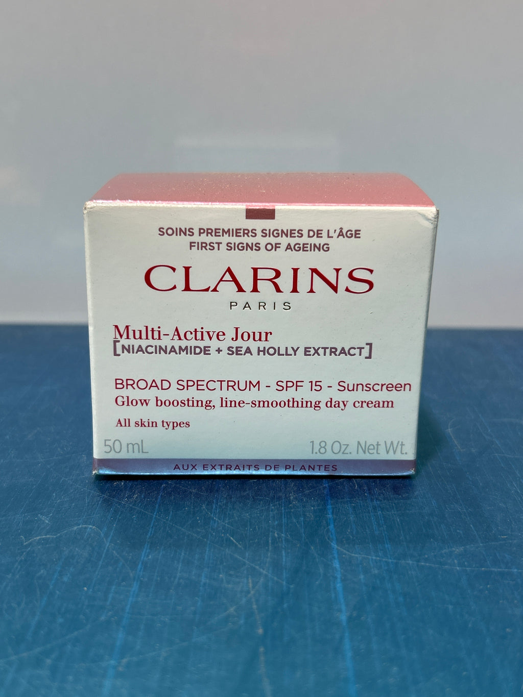 Crema de día multiactiva Clarins FPS 15 con niacinamida | Suaviza las líneas de expresión | Cierra visiblemente los poros | Uniformiza el tono y la textura | Intensifica la luminosidad | Fortalece la barrera de hidratación | Todo tipo de piel | 50 g 