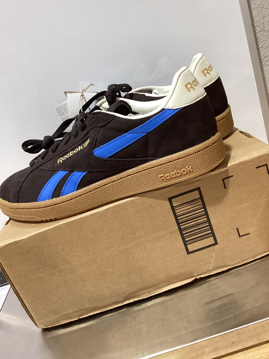 Tenis Reebok Club C Grounds UK – Café Oscuro con Rayas Azules, Talla 44 EU