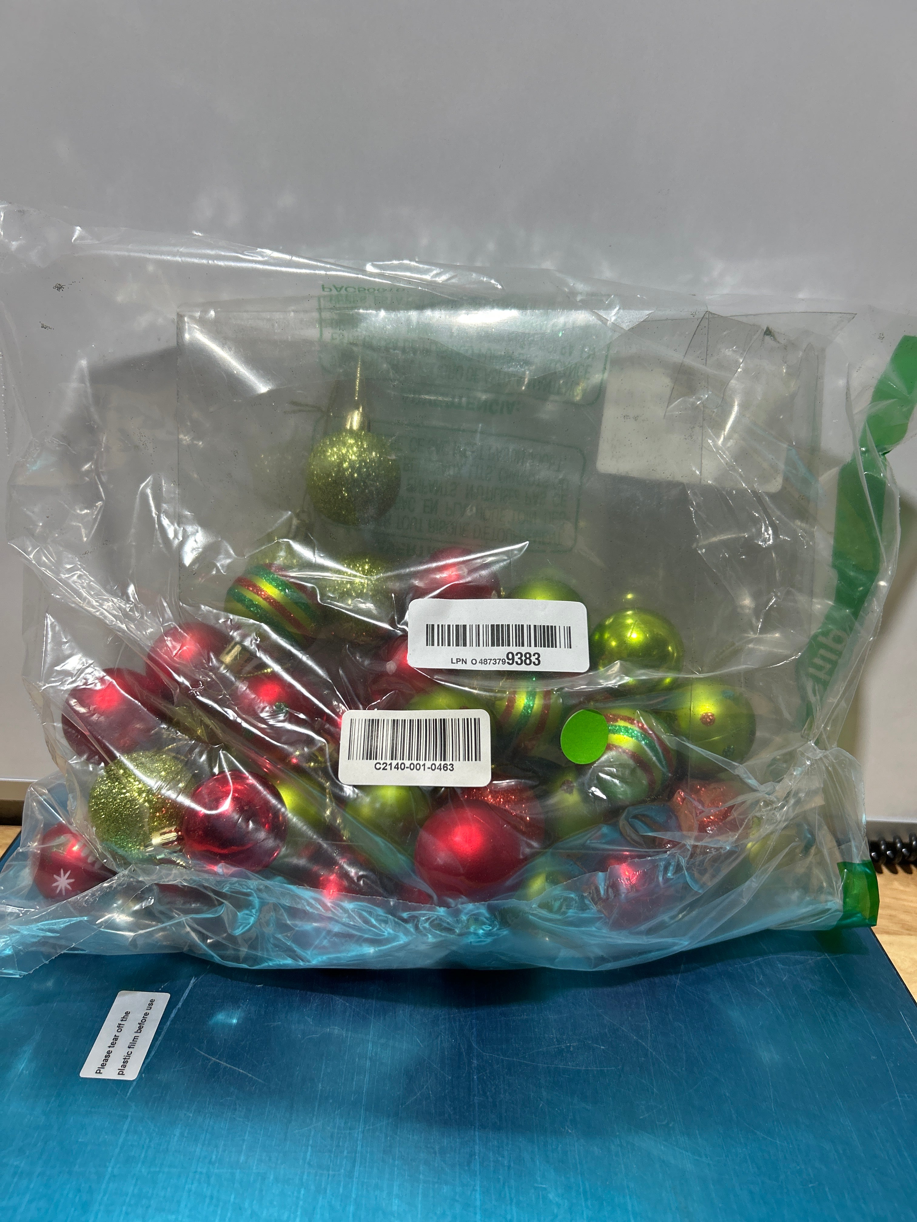 XmasExp - Juego de 50 bolas navideñas irrompibles para árbol, rojas y verdes, de plástico de 1,57 pulgadas, para decoración de fiestas navideñas. 