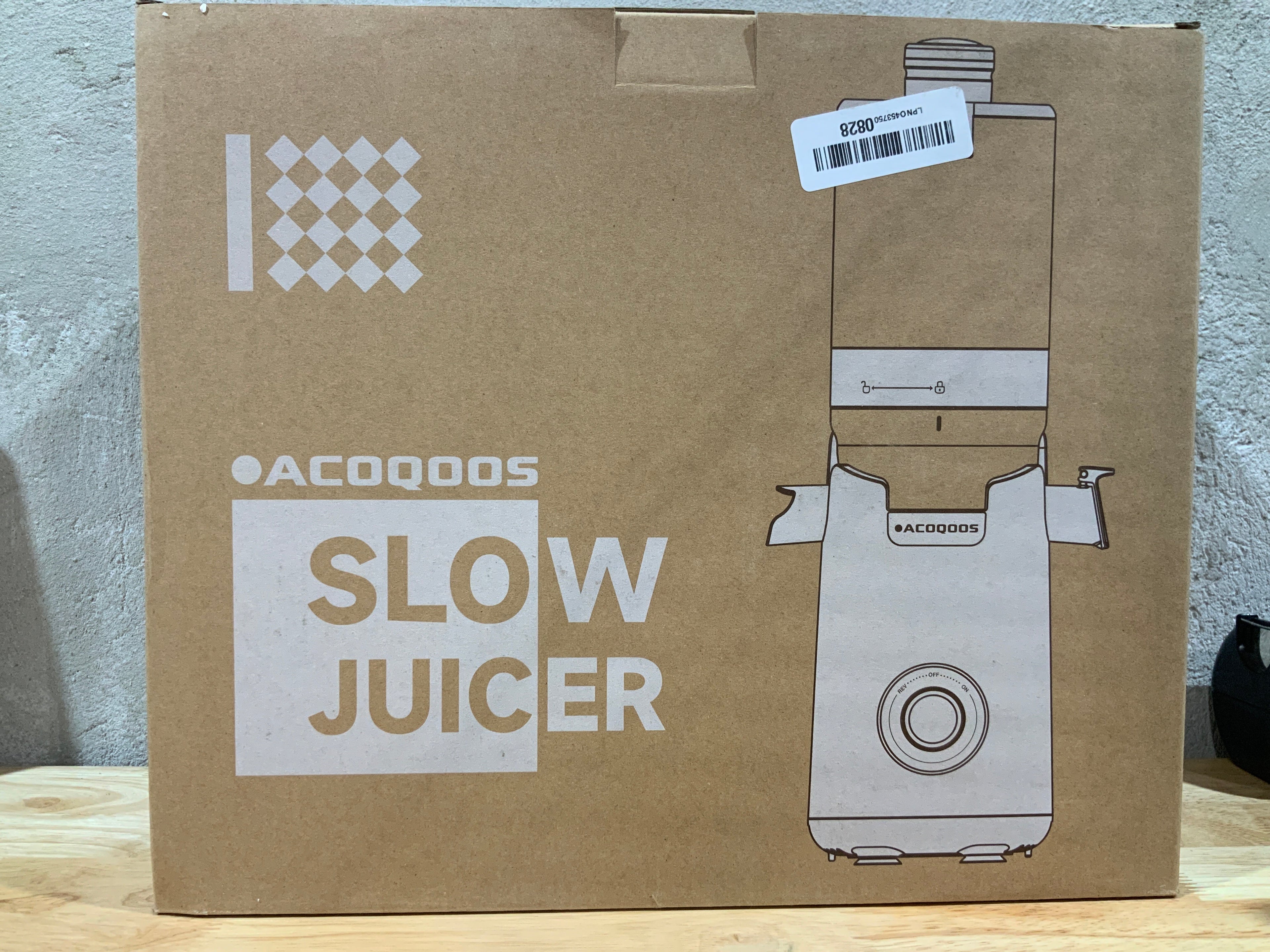 Exprimidores ACOQOOS, Tolva de 5.3" de ancho para frutas y verduras enteras, 1.8 L, Alimentación automática, Ahorro de tiempo, Masticación lenta, Alto rendimiento, Fácil de limpiar, Exprimidor de prensado en frío con 2 tazas 
