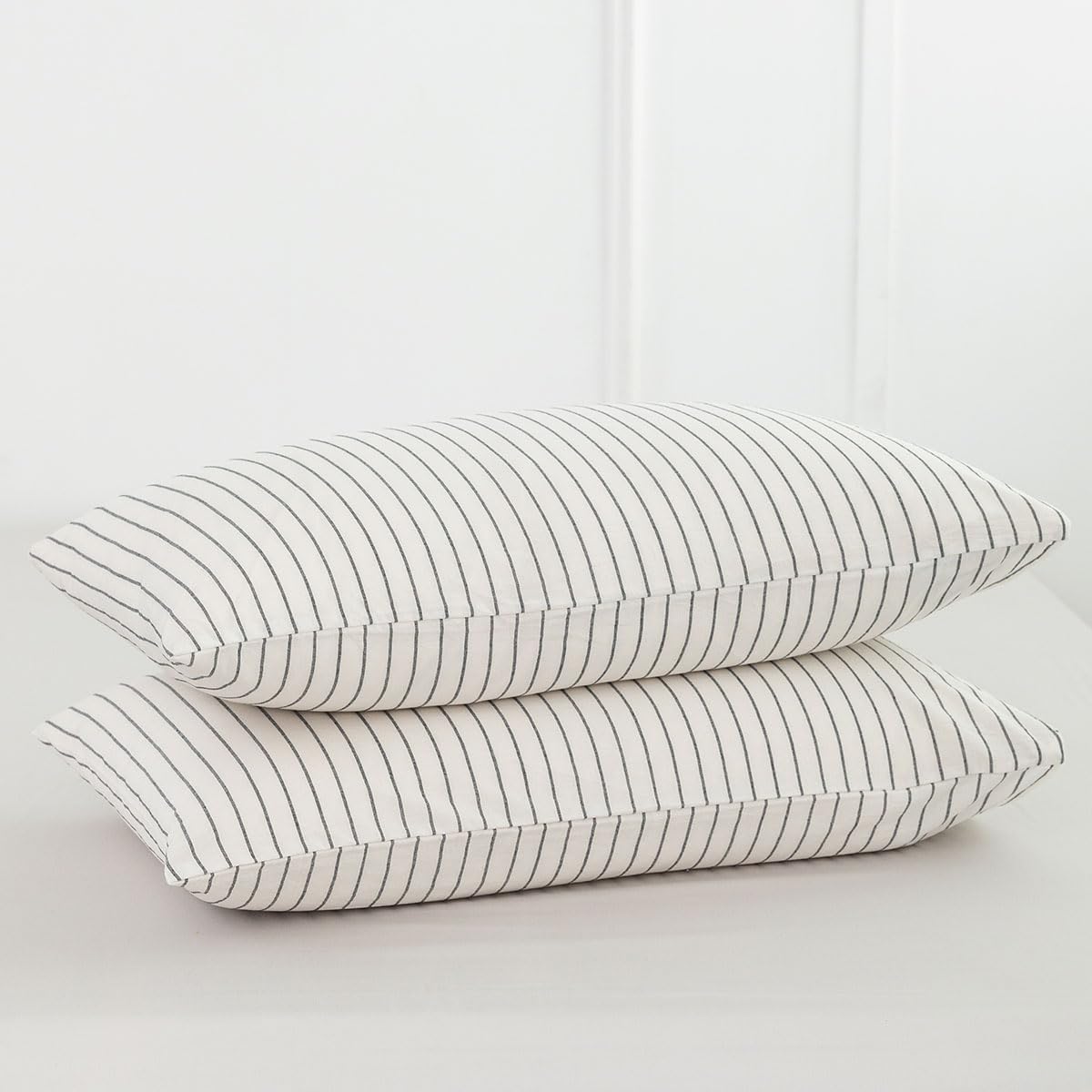 Fundas de Almohada MooMee Bedding Pack 2 – 100% Algodón Lavado Textura Lino, Rayas Blanco y Gris Oscuro, Tamaño Estándar