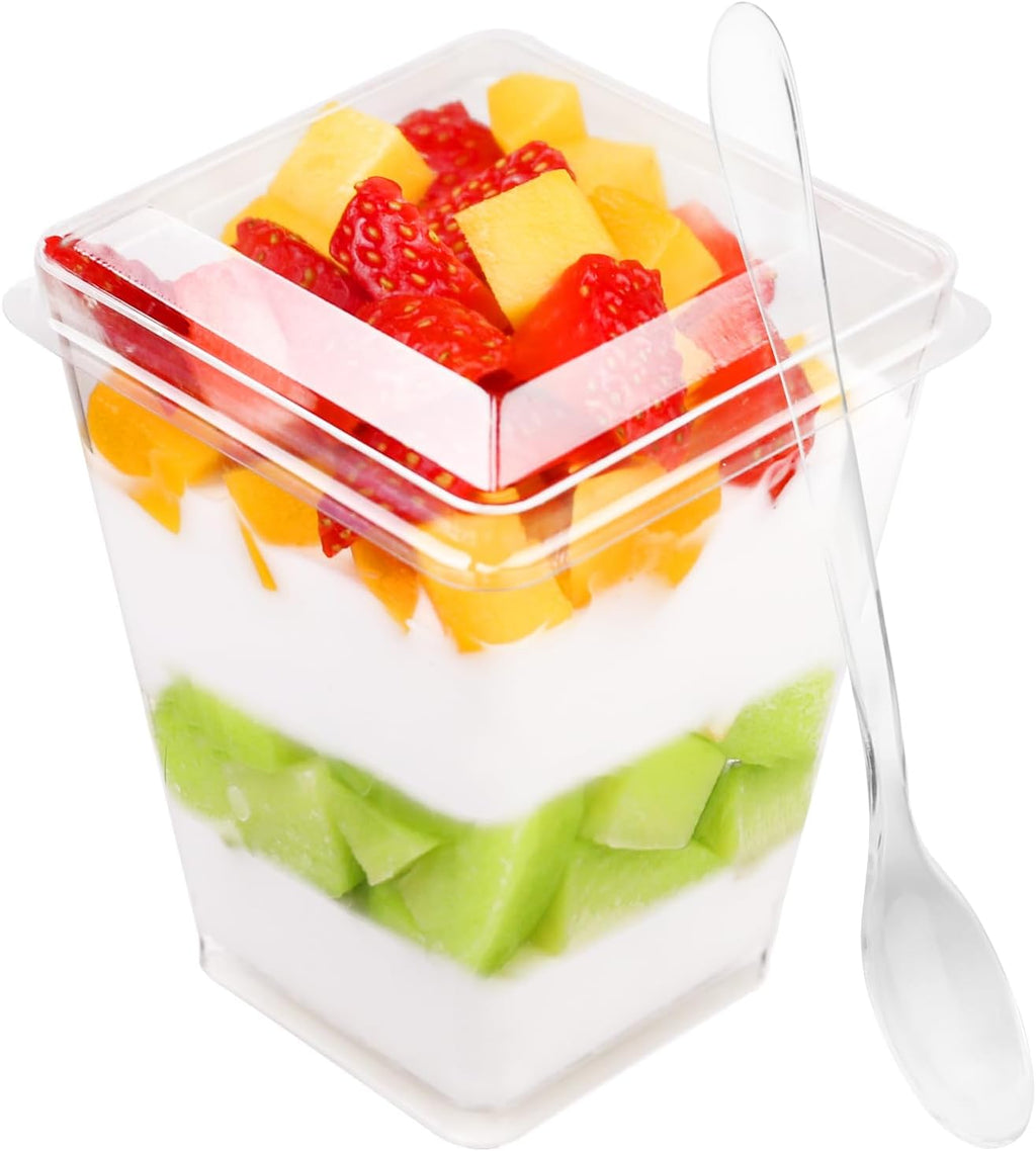 FIFWVGP Vasos de Postre Plasticos 50 Piezas 148ml con Tapas y Cucharas | Copas para Parfait y Aperitivos de Fiesta