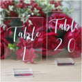 Set UNIQOOO de Numeros de Mesa Acrilicos 1-20 con Base | 4 x 6 pulgadas con Caligrafia Impresa | Senalizacion y Soporte | Ideal para Bodas, Recepciones y Eventos