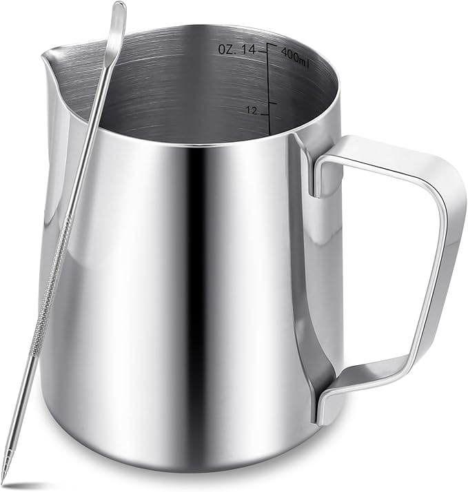 Jarra de espuma de leche, taza espumadora de leche al vapor, jarra de leche de barista capuchino latte Art con bolígrafo decorativo, accesorios de barra de café espresso de acero inoxidable (plata, 14 onzas)