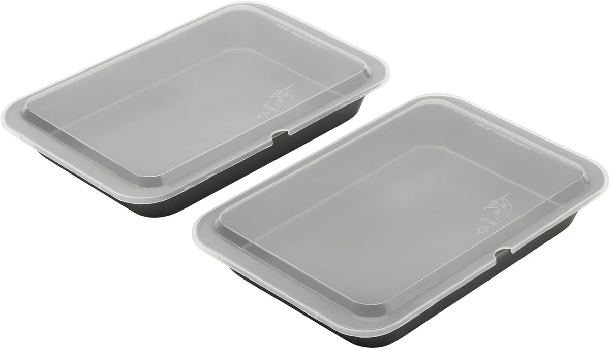 Las tapas incluidas se encuentran quebradas y requieren reemplazo antes de usar.Juego de 2 moldes para hornear pasteles GoodCook de acero antiadherente de 33 x 23 cm con tapas, color gris.