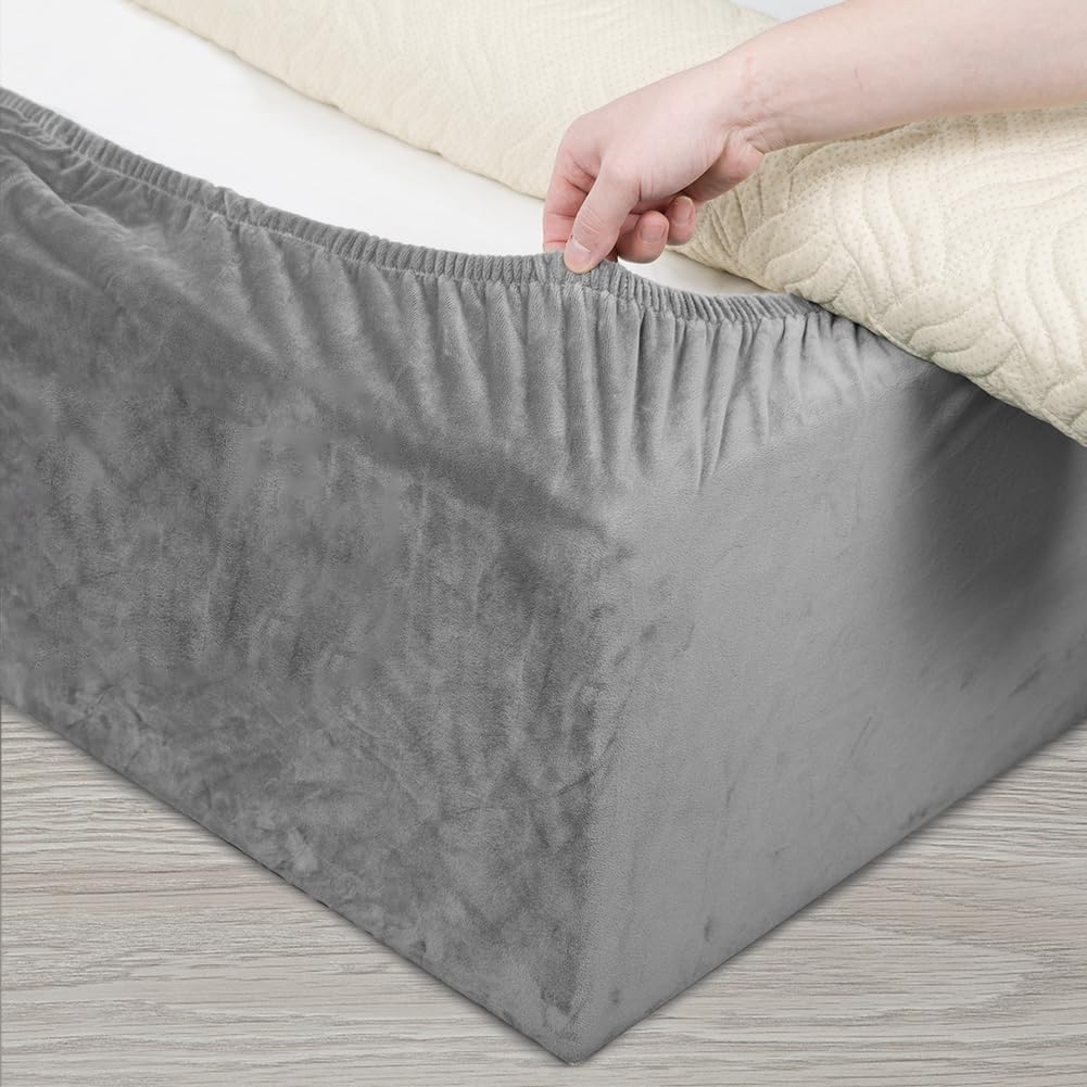 Funda de terciopelo para somier DUJUIKE, funda para la base de la cama, alternativa a la funda tradicional con faldón para sábanas, totalmente elástica alrededor de la base de la cama, fácil de instalar (Queen: 59-63", gris claro)