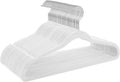 TIMMY Set de 70 Ganchos de Terciopelo Antideslizantes | Para Trajes y Abrigos | Ultra Delgados y Resistentes | Soportan hasta 10 Libras | Blanco/Plateado
