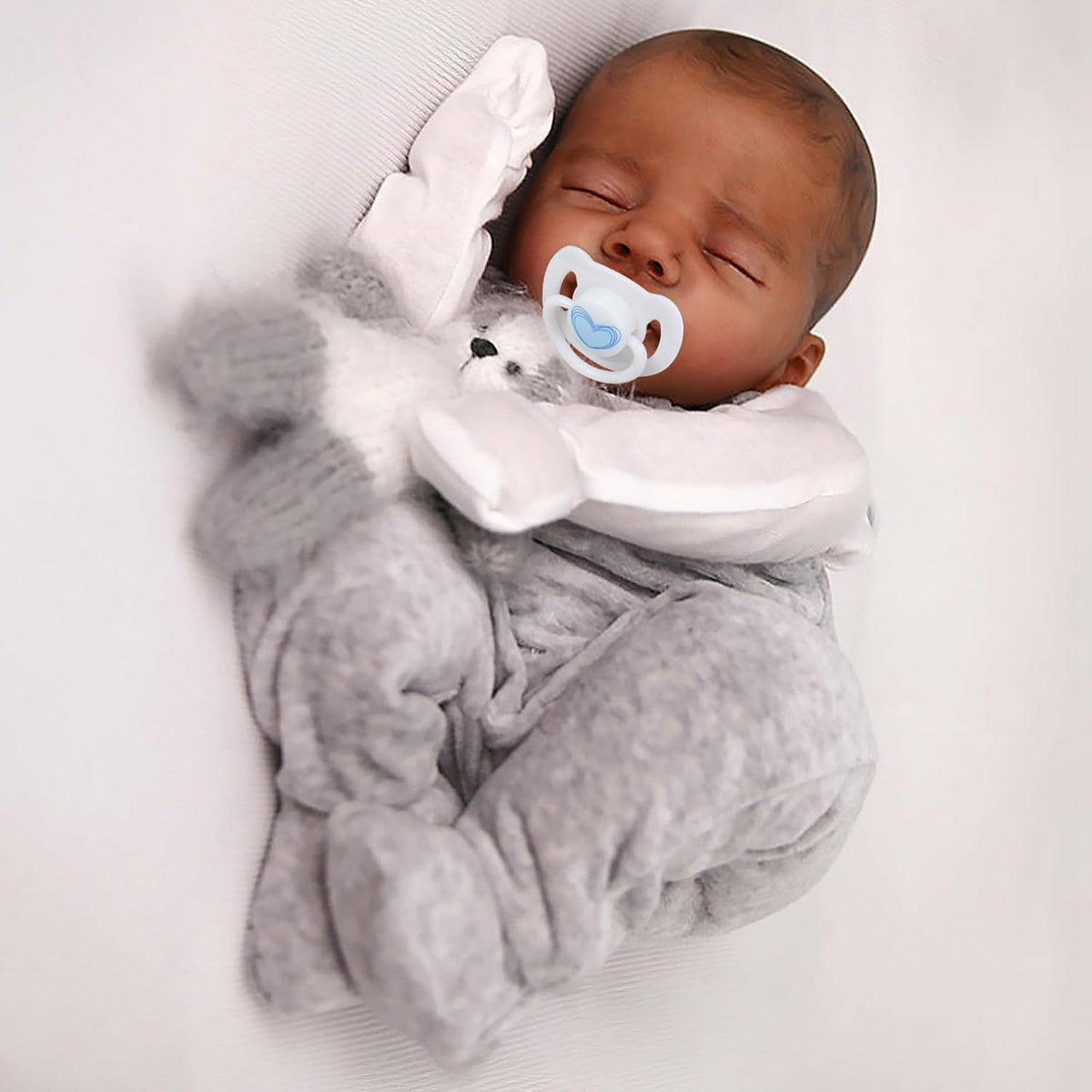 Muñeco Reborn Realista CHAREX 18" – Niño Afroamericano, Cuerpo de Tela con Peso, Extremidades Posables, Hecho a Mano, para Niños y Coleccionistas