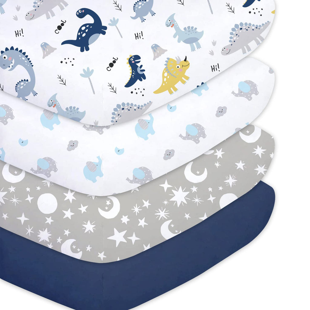 Juego de 4 sábanas para cuna Plushii para bebés varones, 71 x 132 cm, de microfibra extrasuave, para cuna estándar y colchón infantil, con estampado de dinosaurios, elefantes, estrellas y azul marino.