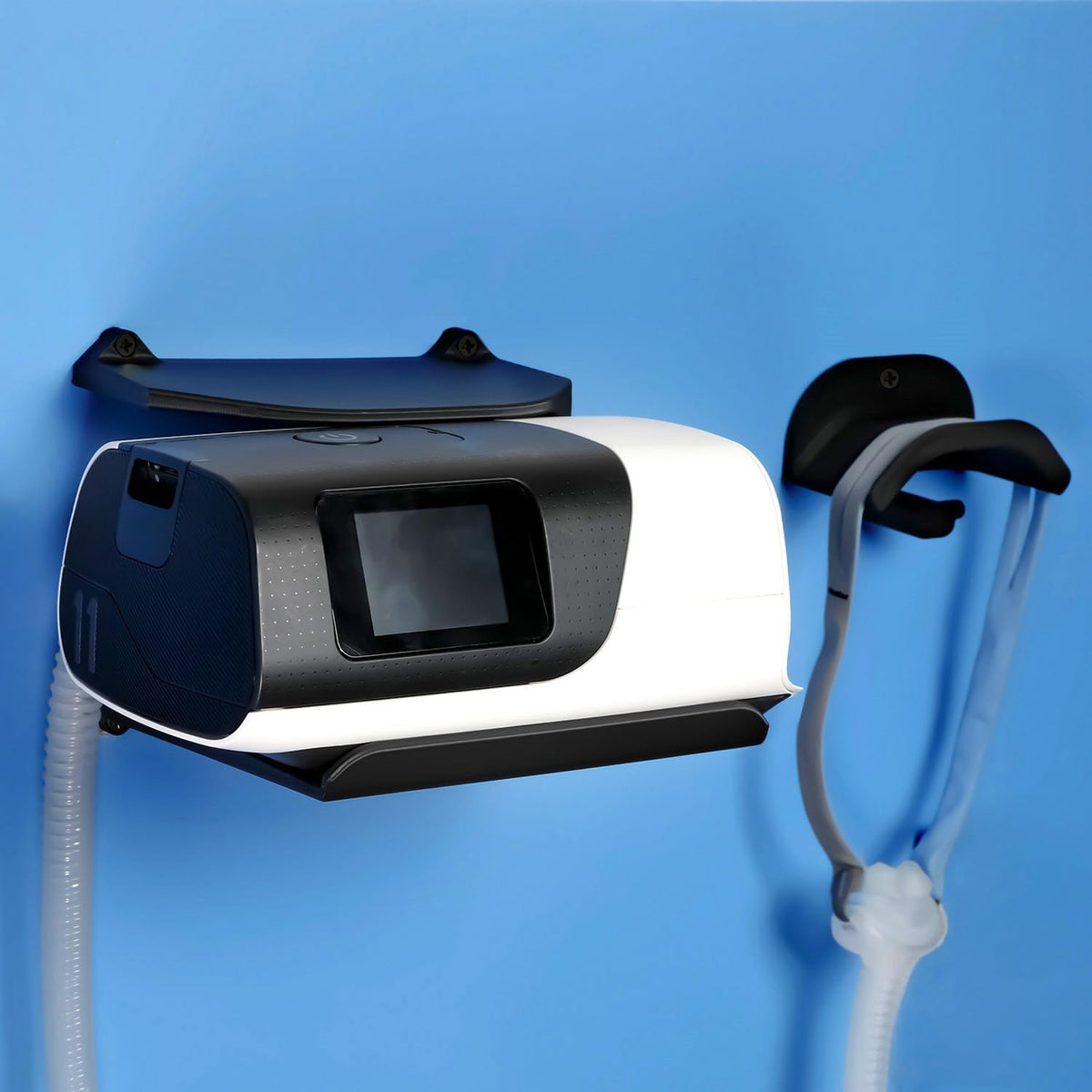 Soporte de pared para CPAP AirSense 11 con colgador de manguera y gancho para mascarilla, estante para CPAP para mesita de noche que ahorra espacio, soporte para CPAP que evita enredos de manguera, diseño duradero, fácil instalación (negro).