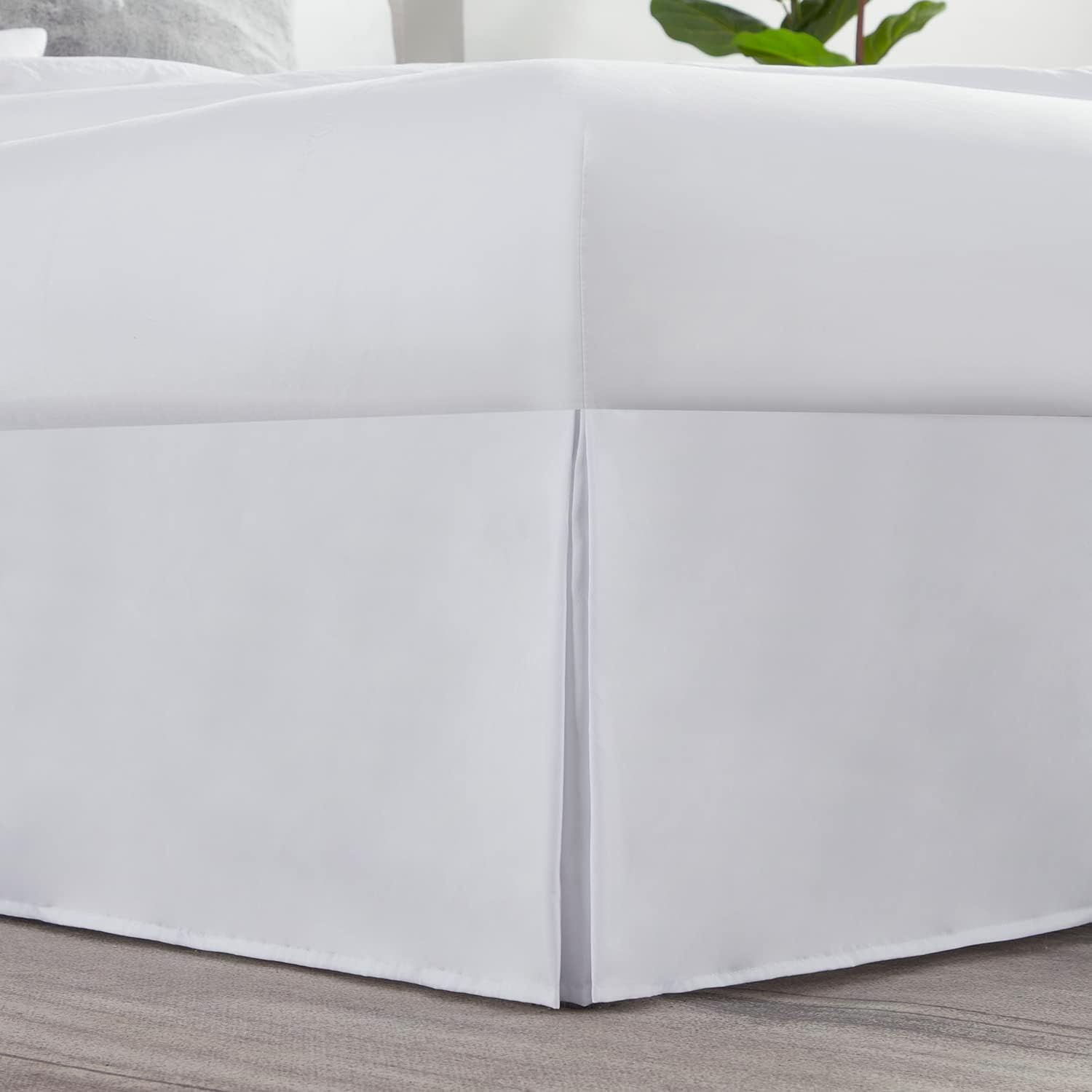 Nestl - Falda plisada de cama de fácil ajuste, con caída a medida de 14 pulgadas y pliegues, microfibra suave de doble cepillado y con calidad de hotel, tamaño Queen, blanco