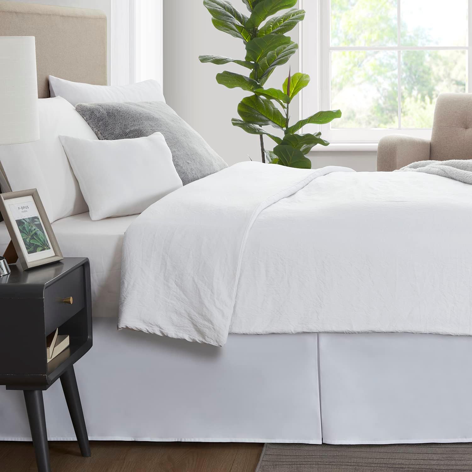 Nestl - Falda plisada de cama de fácil ajuste, con caída a medida de 14 pulgadas y pliegues, microfibra suave de doble cepillado y con calidad de hotel, tamaño Queen, blanco