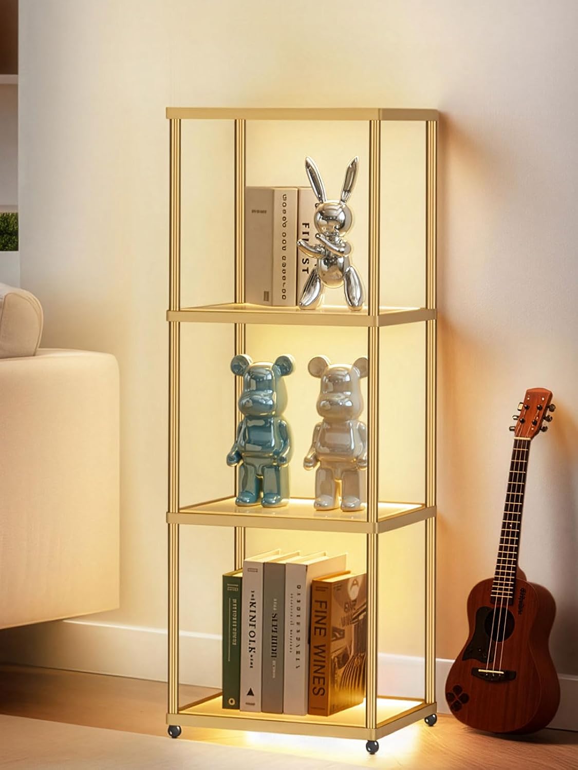 Estantería Expositora Manbur 4 Niveles con Lámpara de Pie LED Regulable – Vitrina Cristal Dorada para Salón y Dormitorio