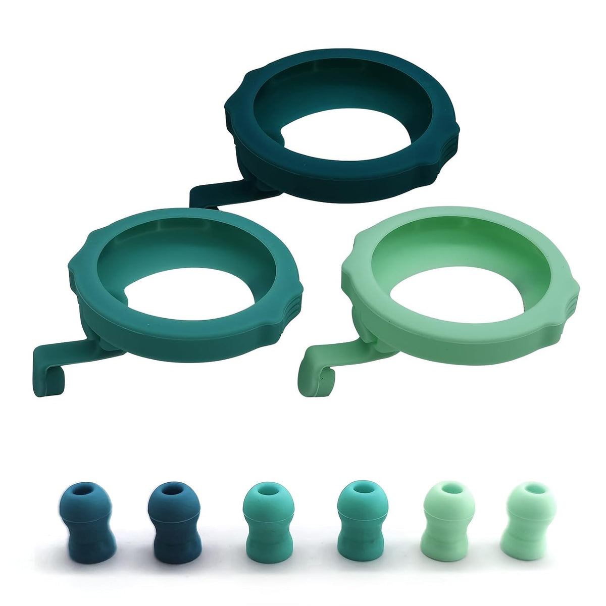 Paquete de 3 fundas protectoras de silicona y paquete de 6 olivas de repuesto para el estetoscopio digital EKO CORE 500®. El diseño del tapón antipolvo evita que el polvo entre en la interfaz del dispositivo (verde).
