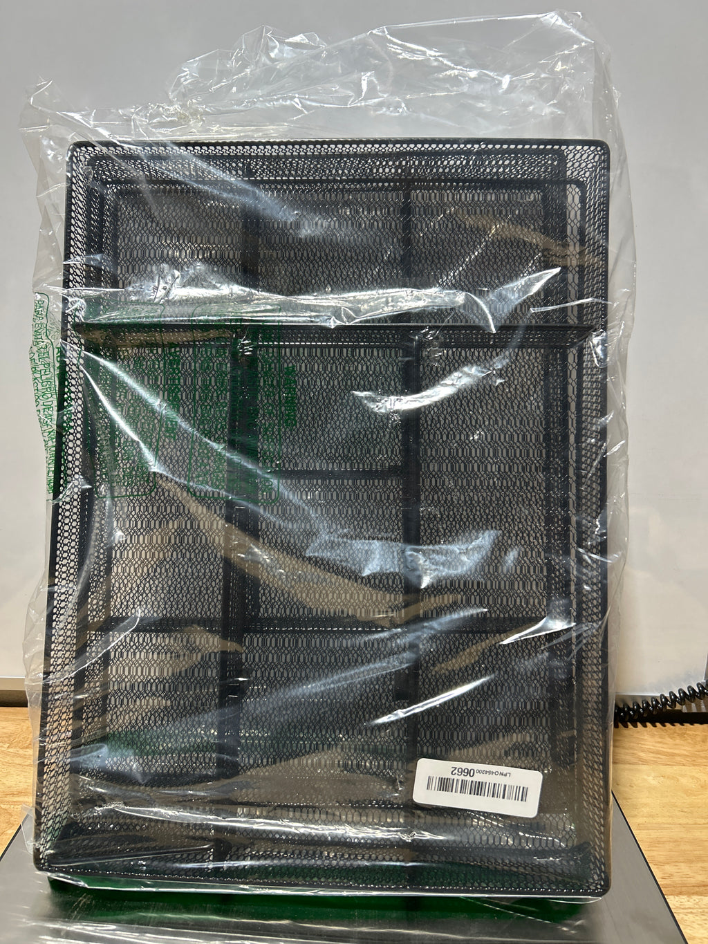 Hiceeden - Organizador de escritorio de malla (2 unidades), 40,6 x 31,1 x 5 cm, bandeja grande con 2 divisores extraíbles, 6 compartimentos metálicos para el hogar, la oficina, el maquillaje y el tocador. 