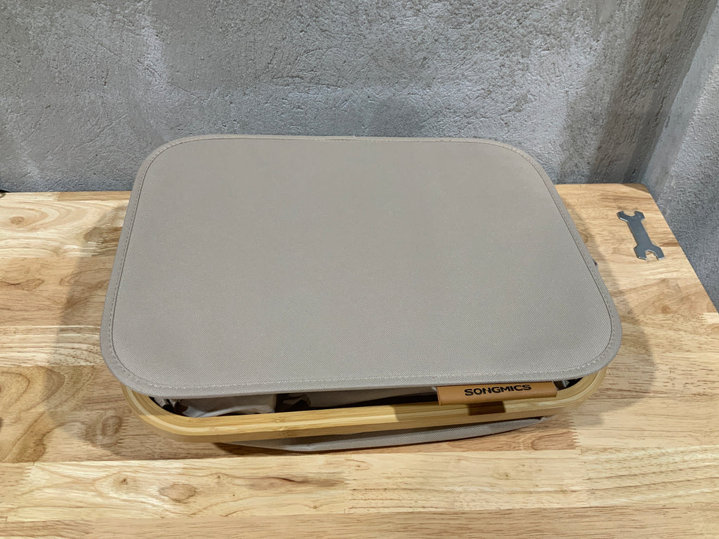 Cesto para la ropa sucia SONGMICS con tapa, cesta grande para la ropa, 90 L, forro de malla extraíble, asas de bambú, plegable, 42,8 x 32,7 x 70,9 cm, color marrón camello ULCB509N01 