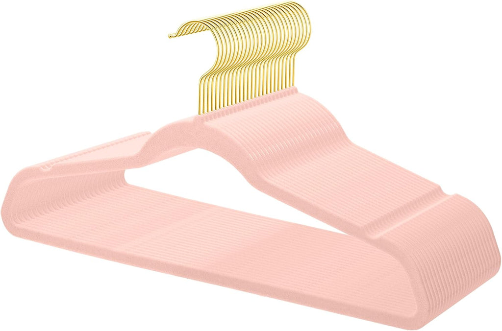 Perchas de terciopelo TIMMY (paquete de 36) con ganchos dorados - Perchas resistentes, antideslizantes y que ahorran espacio para abrigos, trajes, vestidos y suéteres - Diseño delgado (rosa ruborizado y dorado) 