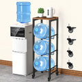 Soporte para botellas de agua de 5 galones, organizador de botellas de agua de 3 niveles con ruedas con bloqueo, estante de almacenamiento de agua resistente, soporte para dispensador de agua con estante superior de madera para cocina, oficina y garaje