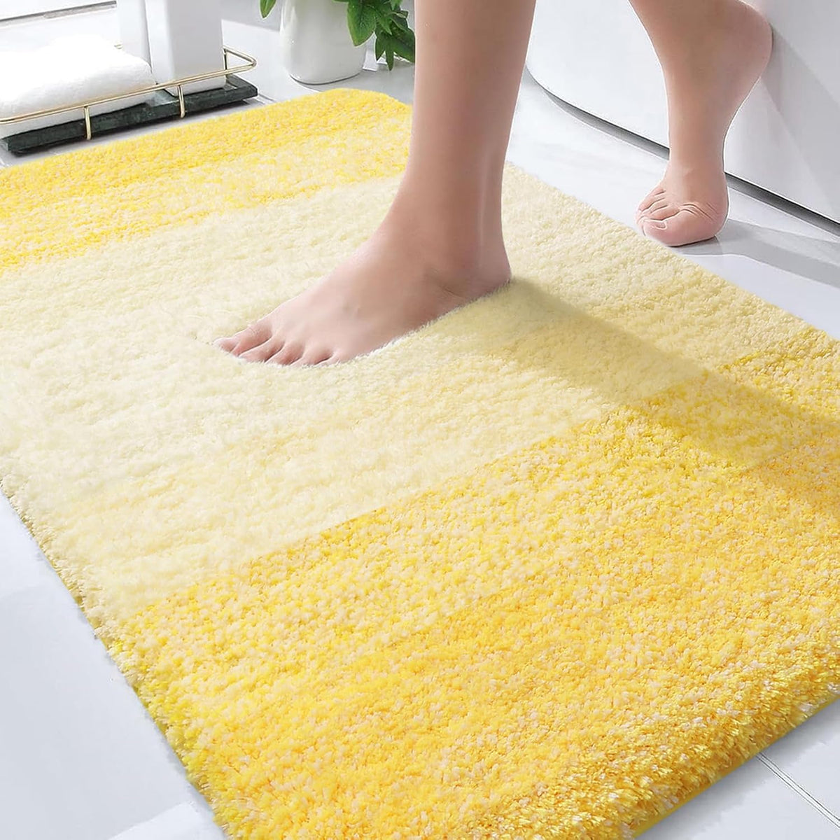 Alfombra de baño OLANLY de 91 x 61 cm, extra suave y absorbente de microfibra, con base de goma, de secado rápido y lavable a máquina. Ideal para el suelo del baño, bañera y ducha. Accesorios de decoración para el hogar. Color amarillo.