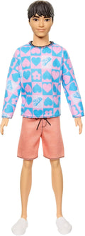Barbie Fashionistas Muneco Ken #219 | Cuerpo Delgado | Con Camisa Rosa y Azul Estampada de Manga Larga Removible y Shorts