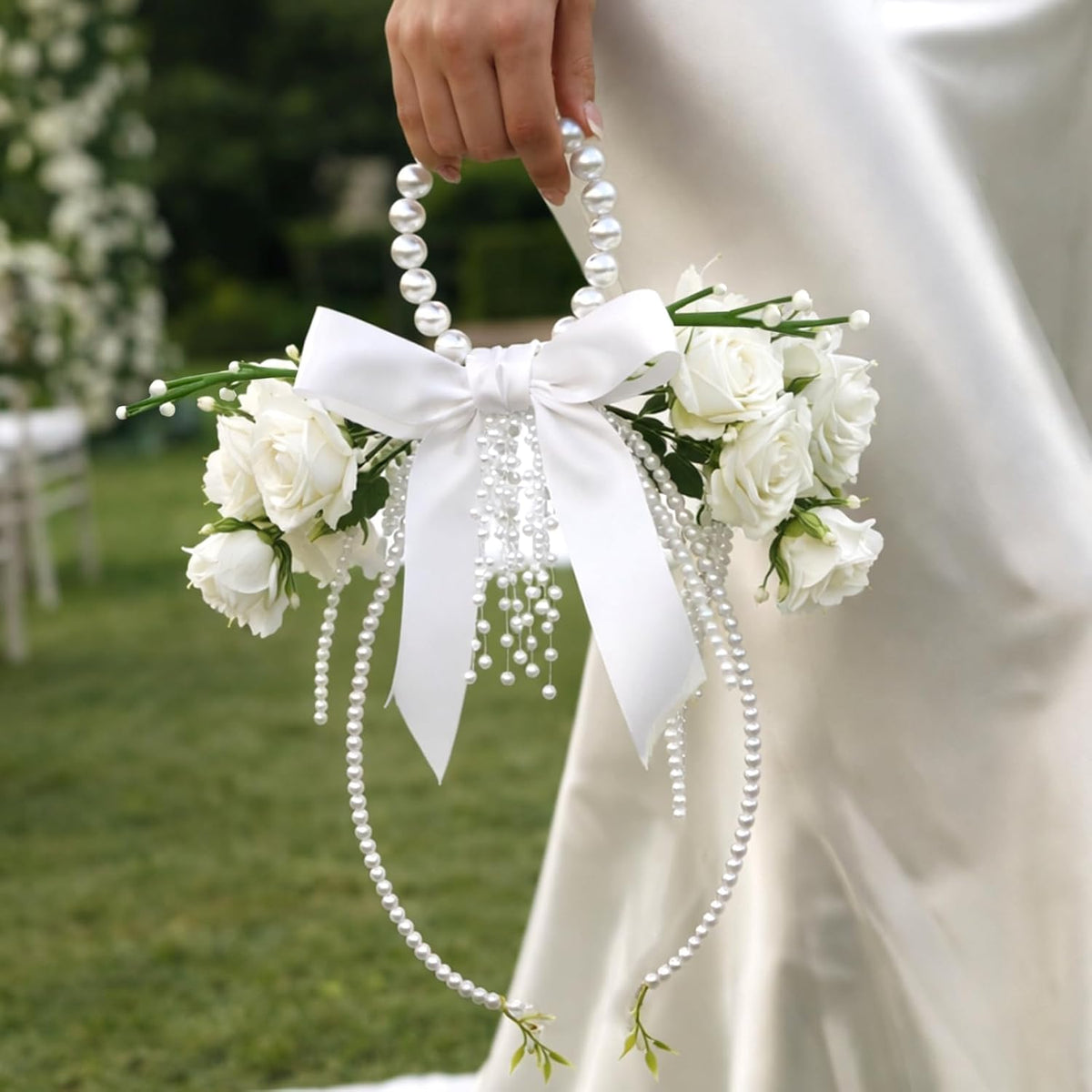Ramo de novia Novabright de rosas blancas con mango de perlas, ramo de novia perlado con flores y perlas para bodas, fiestas, iglesias y damas de honor (rosa blanca)