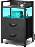 Mesita de noche Lazzanto con cargador para dormitorio: mesita de noche con estación de carga y tira de luz LED, mesita de noche con estante de almacenamiento y 2 cajones de tela, mesa auxiliar moderna con puertos USB y tomas de corriente.