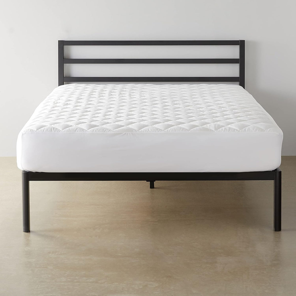 Cubrecolchón hipoalergénico acolchado y transpirable Amazon Basics con protección, 45 cm de profundidad, tamaño king, blanco