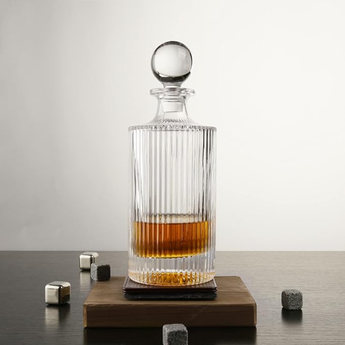 Decantador de Whiskey 27oz con Tapón de Vidrio | Diseño Redondo Acanalado | Para Whiskey, Bourbon, Brandy y Ron