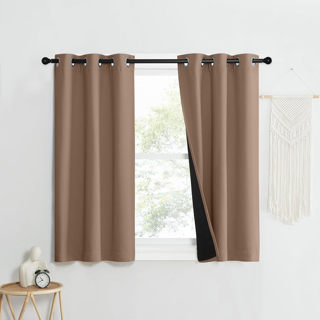 Cortinas NICETOWN 100 % opacas, térmicas, con reducción de ruido y privacidad para puertas de patio. Forradas en negro con ojales en la parte superior, color capuchino, 1 par, ancho 37 x largo 40 