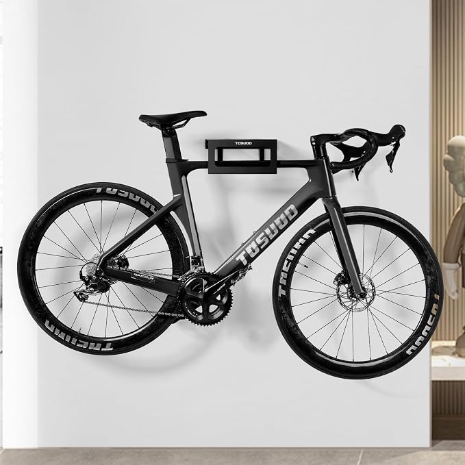 Soporte de pared para bicicleta y soporte de pared para bicicleta, perchas resistentes para bicicleta, con estante y ganchos para casco, zapatos, bomba, capacidad de 33.1 lbs, se adapta a bicicletas de montaña/carretera