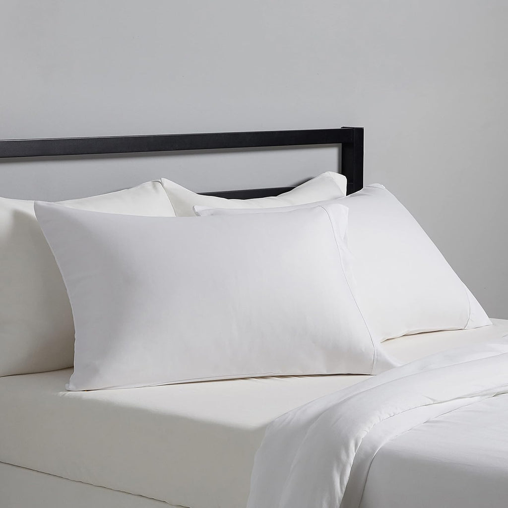 Juego de 2 fundas de almohada Amazon Basics tamaño King - Microfibra ligera, supersuave y de fácil cuidado, color blanco brillante, 101,6 cm de largo x 51 cm de ancho. Almohadas no incluidas.