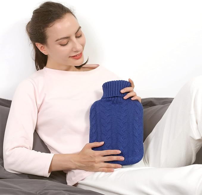 Samply - Bolsa de agua caliente con funda tejida de 2 L, bolsa de agua caliente para compresas frías y calientes, calentador de manos y pies, ideal para calambres menstruales, alivio del dolor