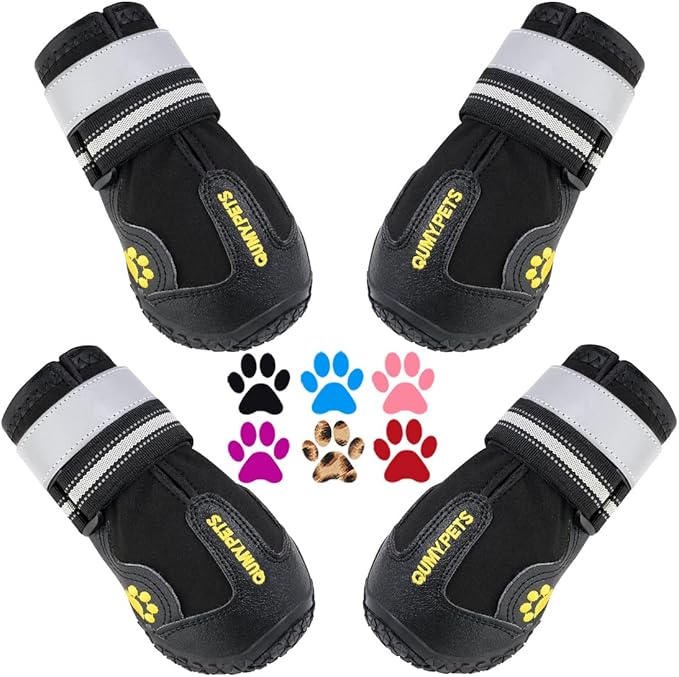 Qumy - Botas impermeables para perros grandes, con tiras reflectantes, suela antideslizante y rugosa, color negro, 4 unidades, talla 6: 2.6 x 3.0 pulgadas (ancho x largo) para 52-65 libras, negro