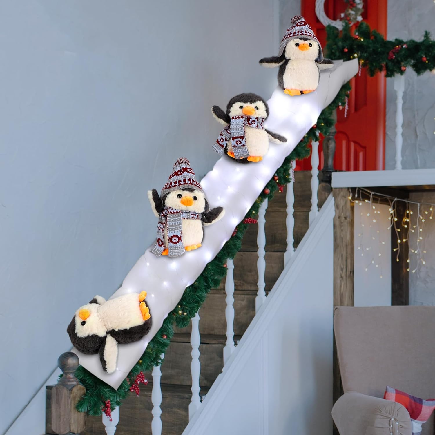 Adornos navideños de pingüinos para escaleras, barandilla, decoración navideña con 4 pingüinos esquiando y nieve artificial, cadena de luces LED para escaleras, barandilla deslizante, decoración de interiores del hogar. 