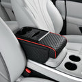 Almohadilla para reposabrazos de consola central TNDCKP para automóvil, ergonómica, con elevación de altura de 7 cm, bolsillos laterales, caja de pañuelos y portavasos integrados, ajuste universal para la mayoría de vehículos sedán (cuadros, negro-rojo).