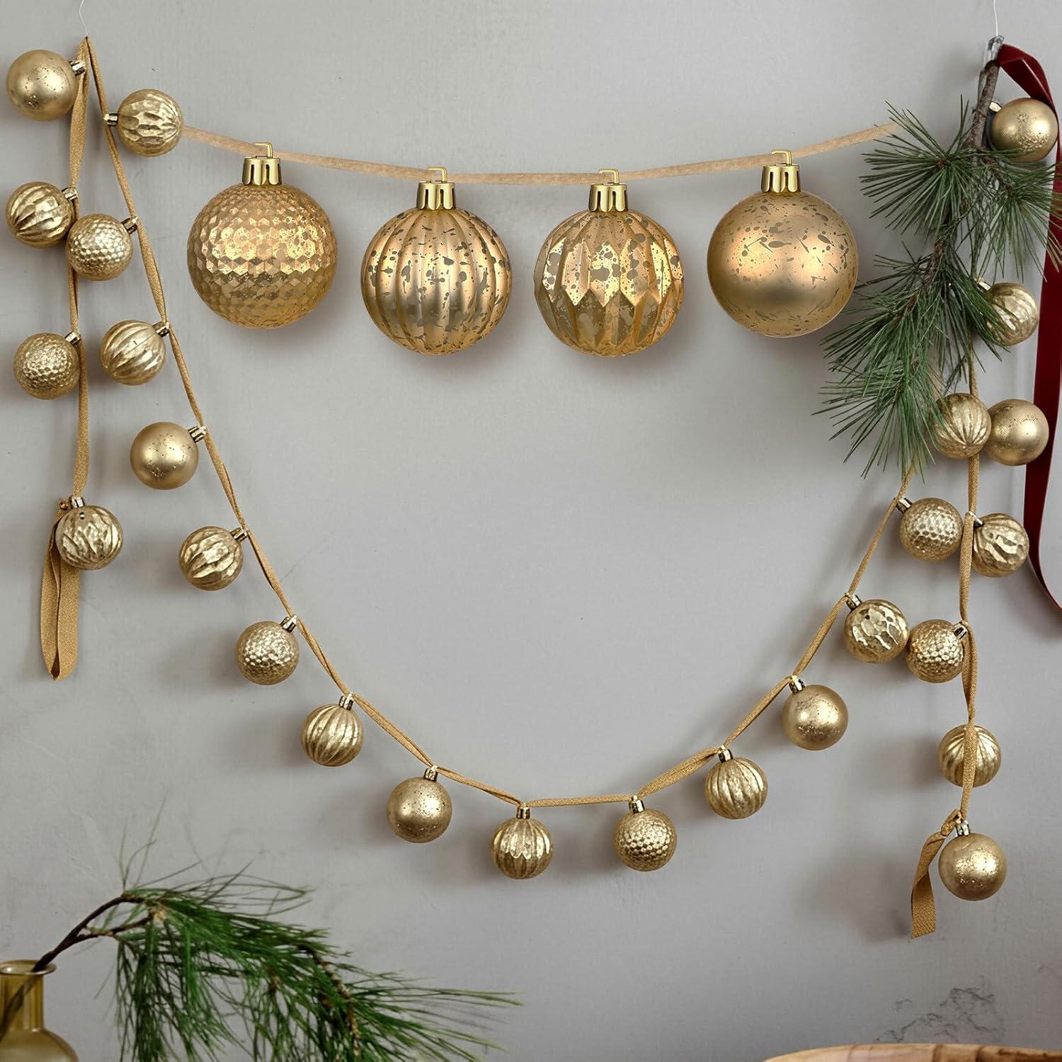 Motionchic 6.5 ft Champagne Gold Ornament Garland Neutral Textured Christmas Shatterproof Ornaments Garland 2 Inch 24 Ball Vintage Rustic Farmhouse Ball Xmas Decor for Mantel Indoor Outdoor
