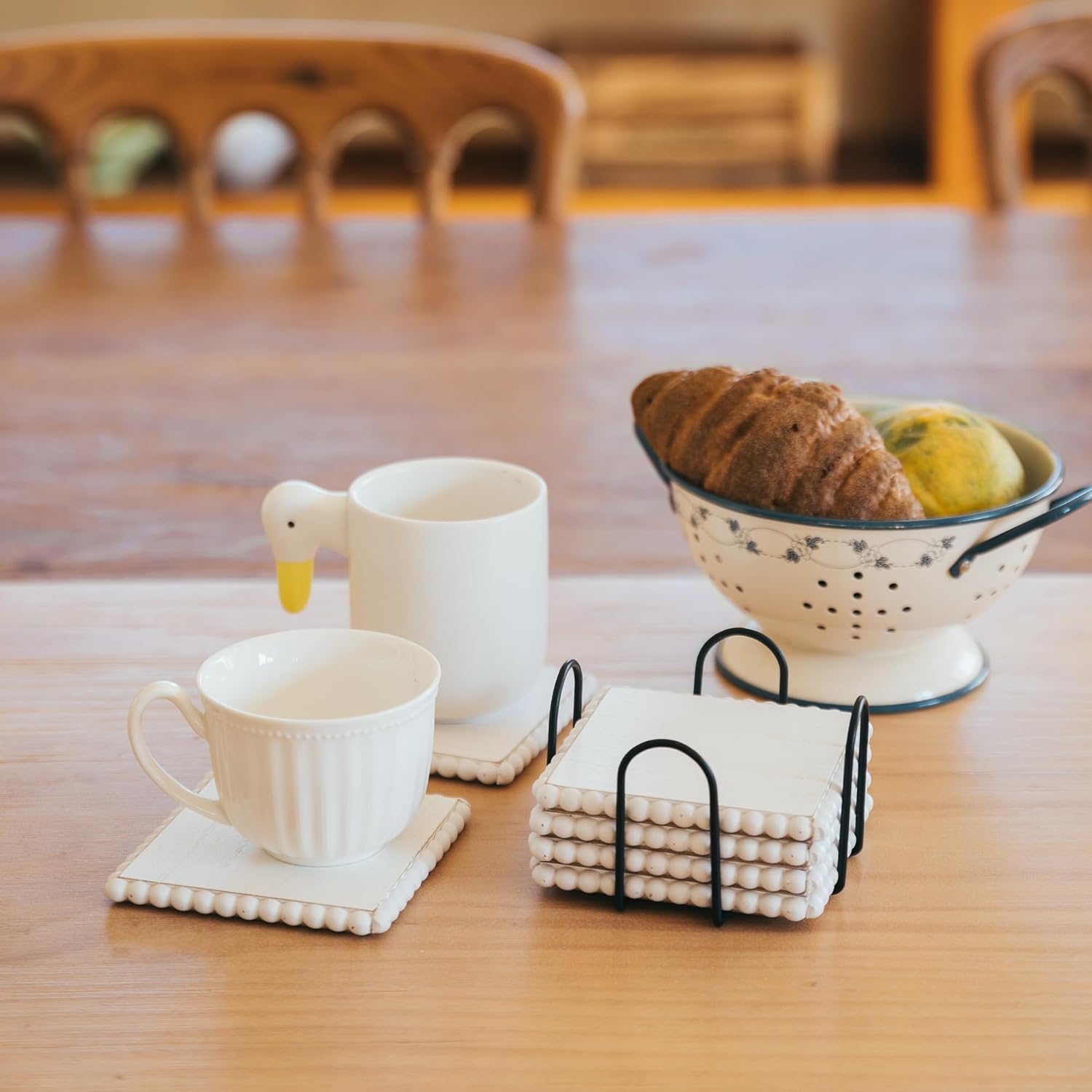 GENMOUS - Paquete de 6 posavasos de madera con cuentas de granja con soporte de metal para decoración de mesa auxiliar, cuadrados hechos a mano, juego de vasos absorbentes para bebidas, rústico, lindo para decoración de mesa de cocina del hogar, regalo