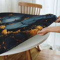 Mantel redondo con estampado de mármol negro dorado, impermeable y lavable con bordes elásticos, adecuado para decorar mesas redondas.