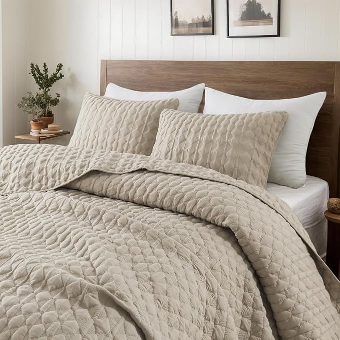 Juego de ropa de cama de colcha beige tamaño queen con fundas de almohada, colcha suave y ligera, manta acolchada y delgada, colcha para todas las estaciones, verano y primavera, crema, 3 piezas