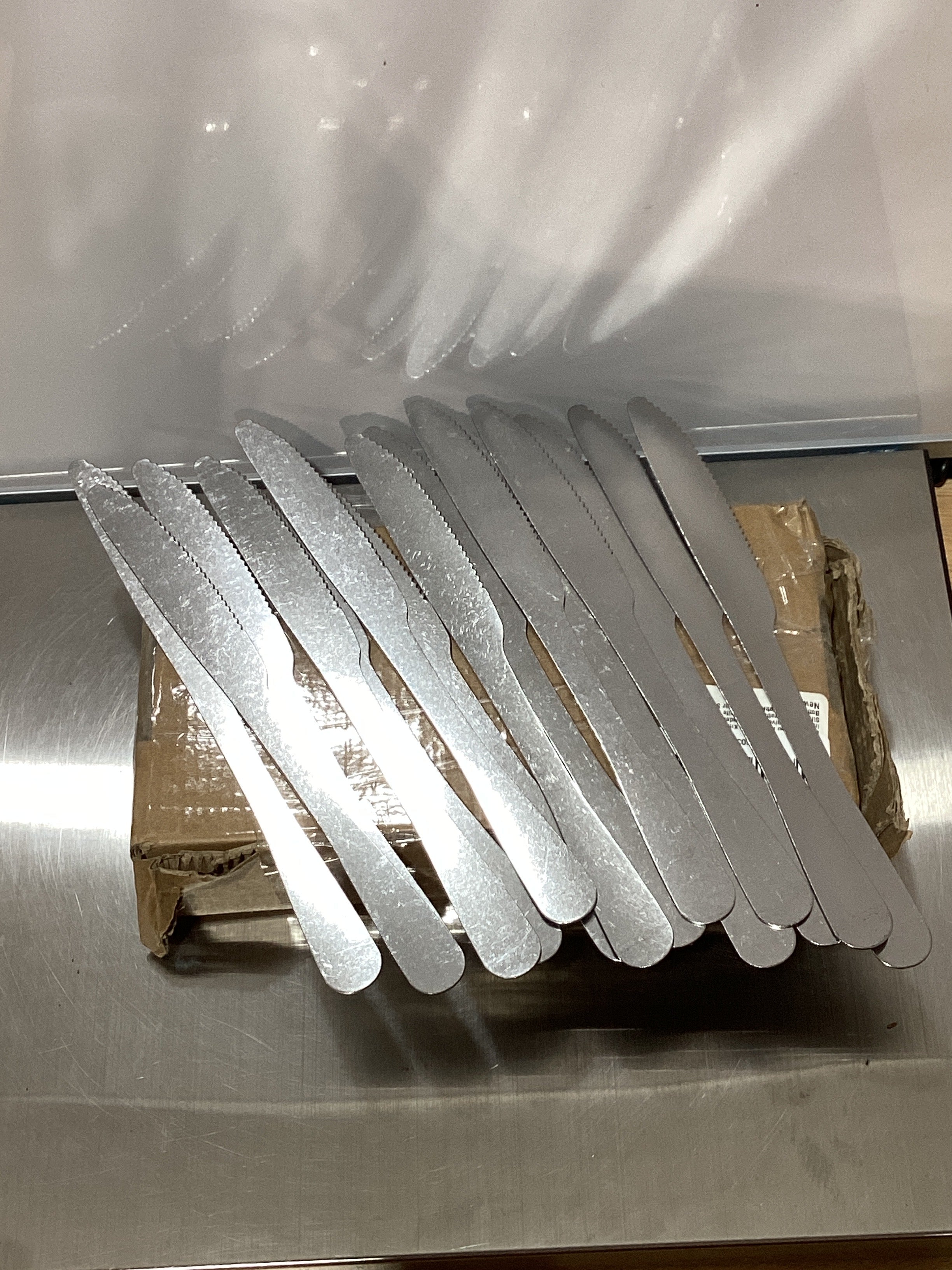Juego de cuchillos de mesa OMISTAR de 150 piezas, de 9,1 pulgadas, para untar, cubiertos, cuchillos duraderos para mantequilla, cubiertos de acero inoxidable para carne, para mesa de carne, hogar, restaurante, cocina. 